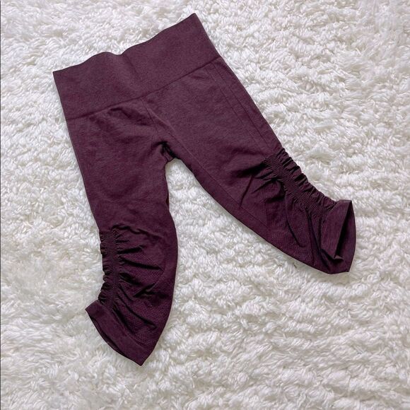 Lululemon In the Flow II Workout Cropped Pants - Picture 1 of 6